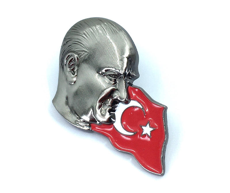 Gülen Atatürk Bayraklı Rozet - Antik Gümüş Rengi